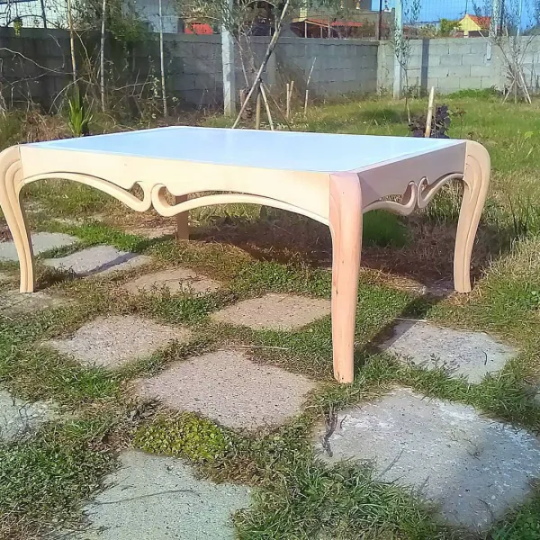 Tavolinë salloni e bardhë