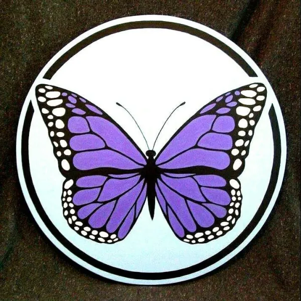 Tabelë dekorative – flutur