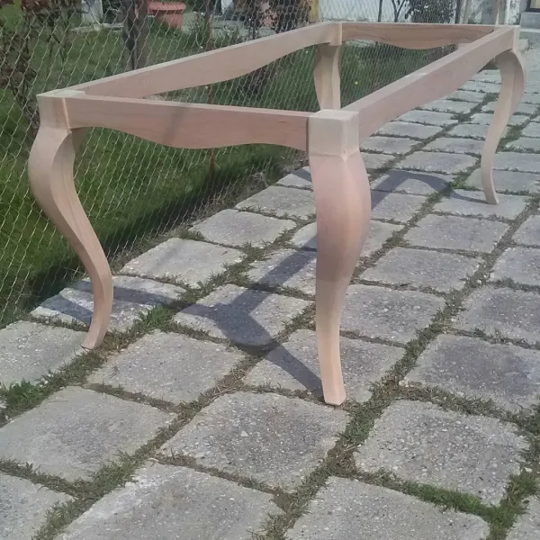 Skelet tavoline me këmbë barok