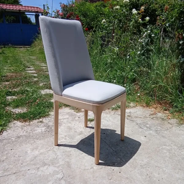 Karrige me tapiceri gri
