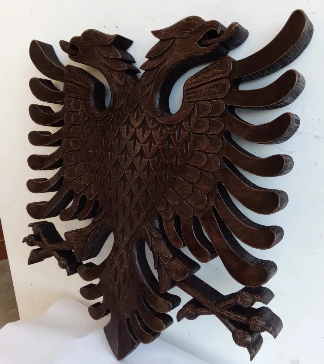 Skulpturë dhe emblema druri